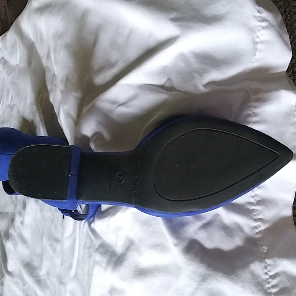 Shoes - Picture 8 of 10